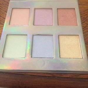 Naked cosmetics highlighter pallet